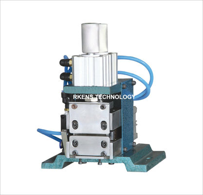 China Small Wire Cutting And Stripping Machine For Stripping Multi - Conductor Cable supplier
